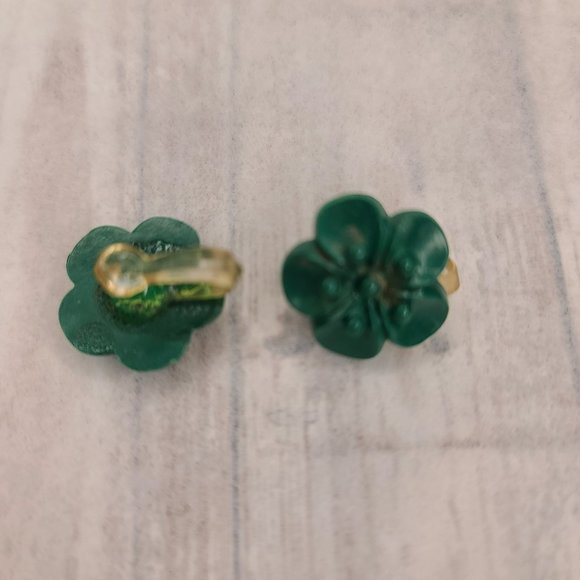 Celluloid Plastic Hibiscus Flower Earrings in Kelly Green - Vintage, Tiki, Clips - Picture 4 of 8